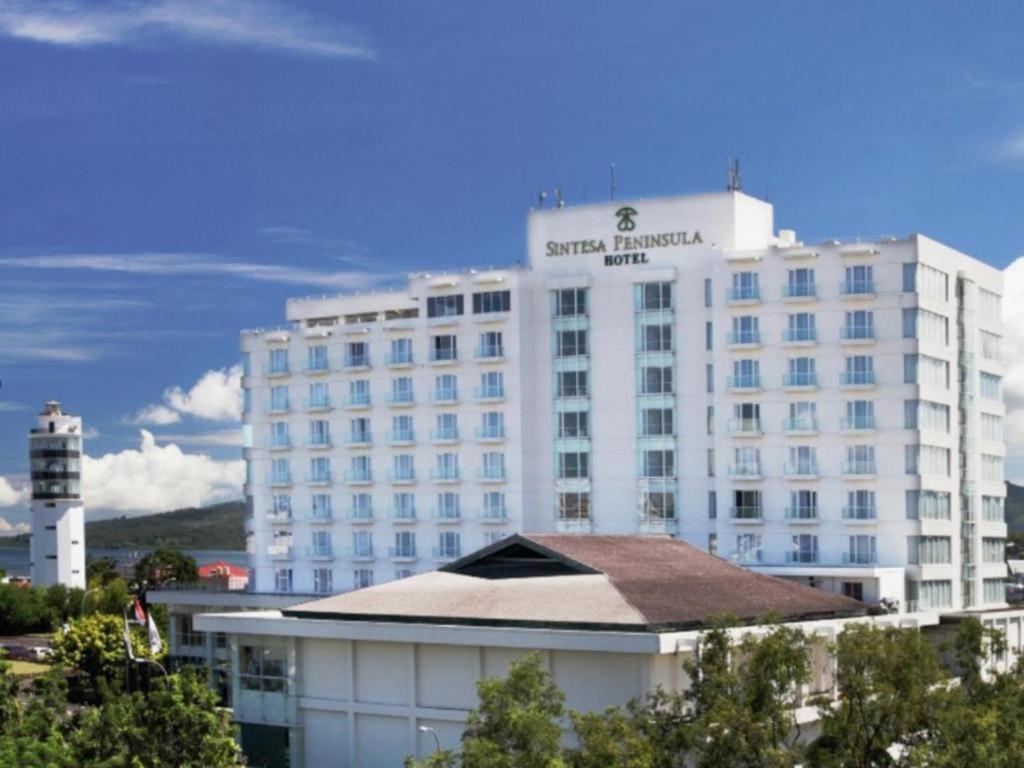 Sintesa Peninsula Hotel Manado Buitenkant foto