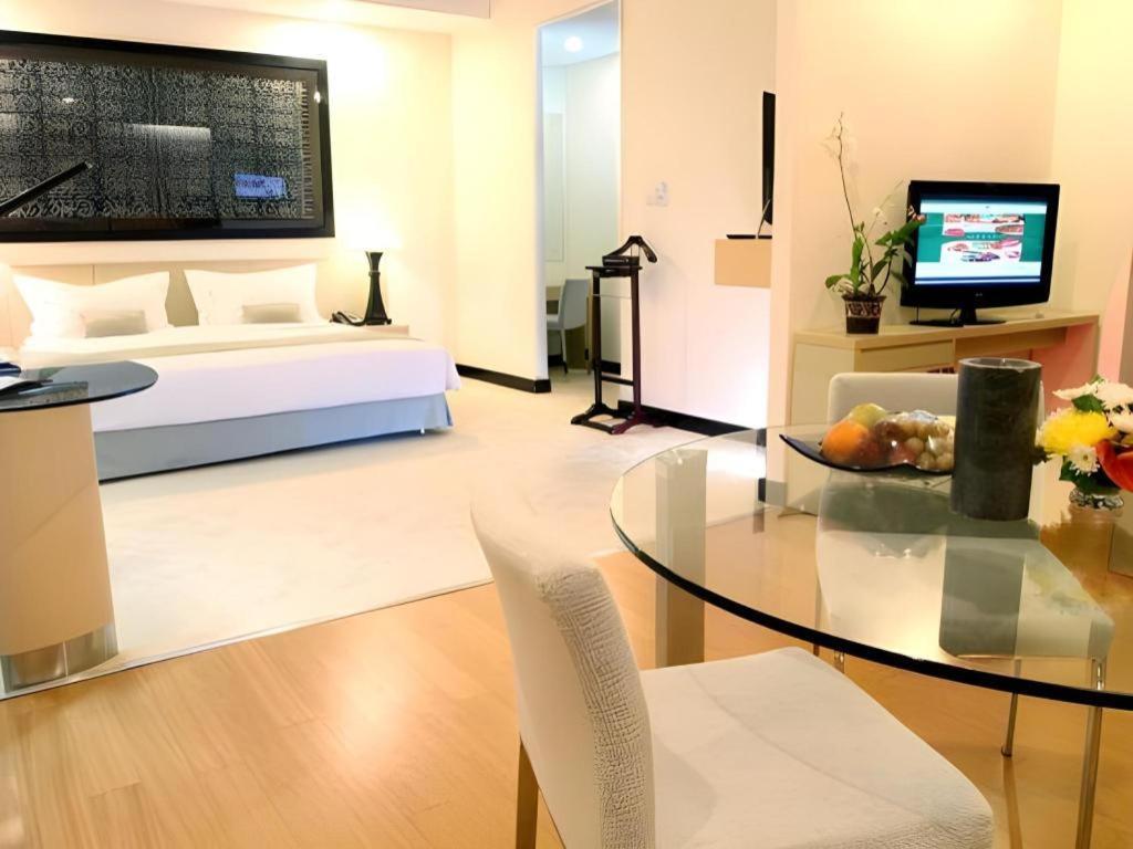 Sintesa Peninsula Hotel Manado Buitenkant foto