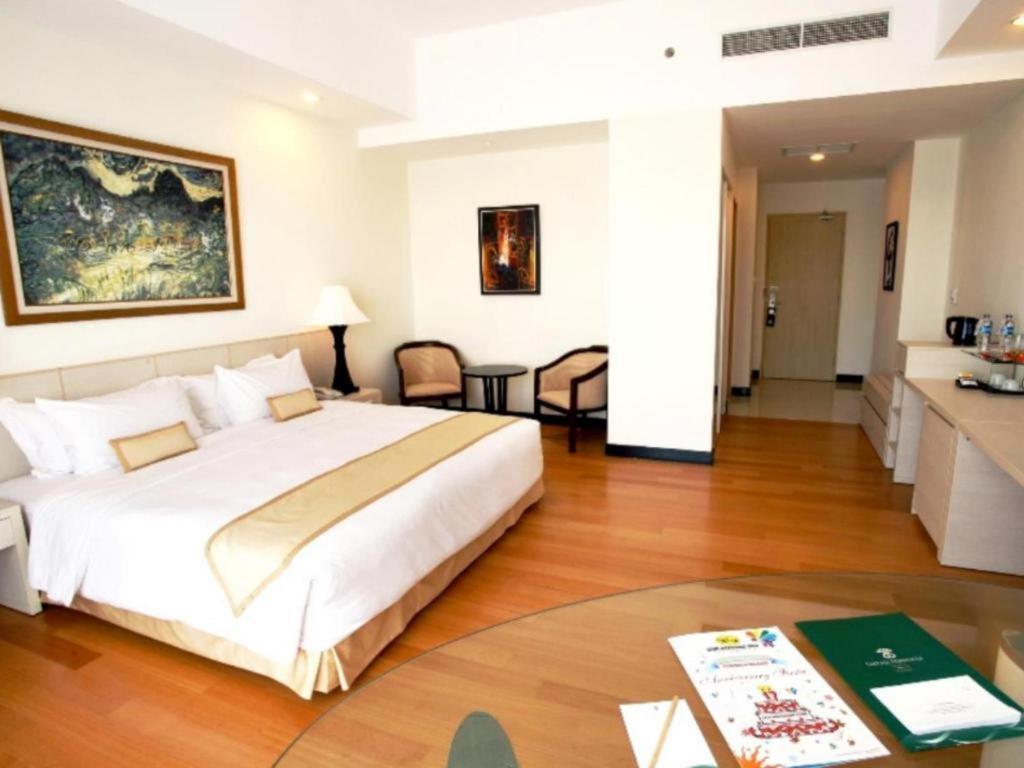 Sintesa Peninsula Hotel Manado Buitenkant foto