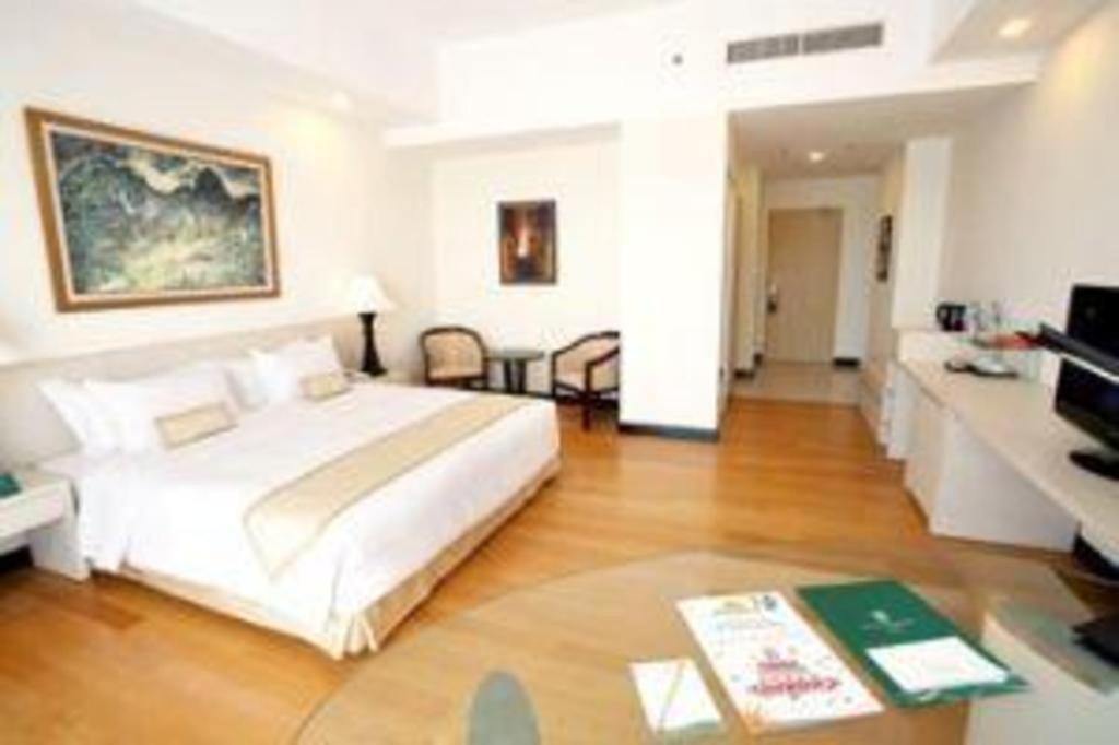 Sintesa Peninsula Hotel Manado Buitenkant foto