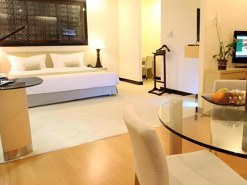 Sintesa Peninsula Hotel Manado Buitenkant foto