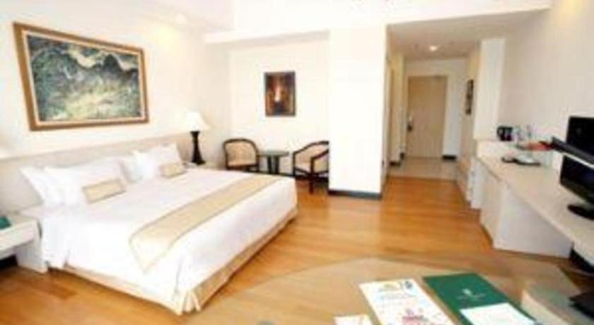 Sintesa Peninsula Hotel Manado Buitenkant foto