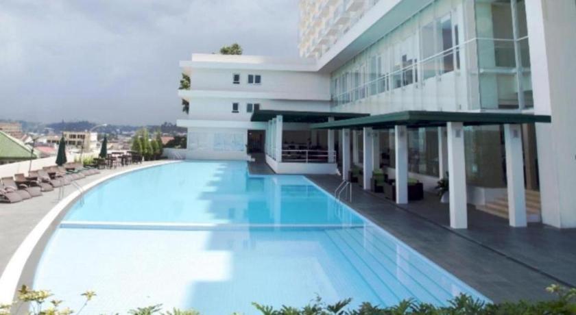 Sintesa Peninsula Hotel Manado Buitenkant foto
