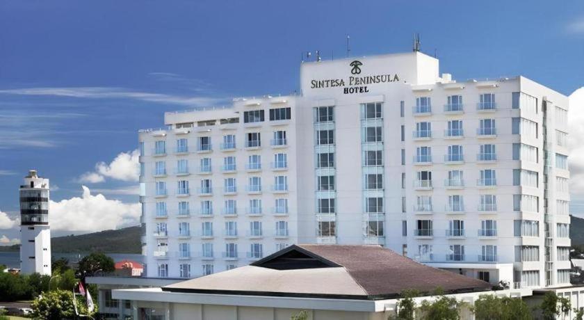 Sintesa Peninsula Hotel Manado Buitenkant foto
