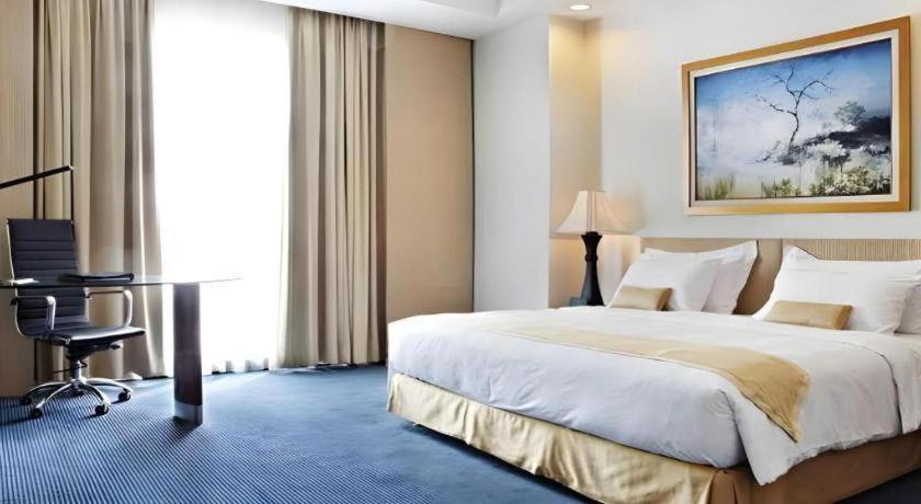 Sintesa Peninsula Hotel Manado Buitenkant foto