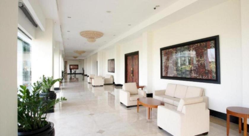 Sintesa Peninsula Hotel Manado Buitenkant foto