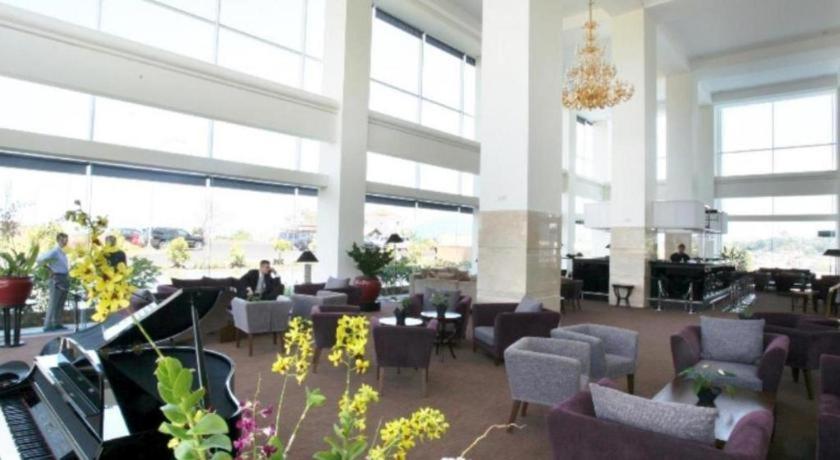 Sintesa Peninsula Hotel Manado Buitenkant foto