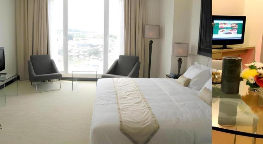 Sintesa Peninsula Hotel Manado Buitenkant foto