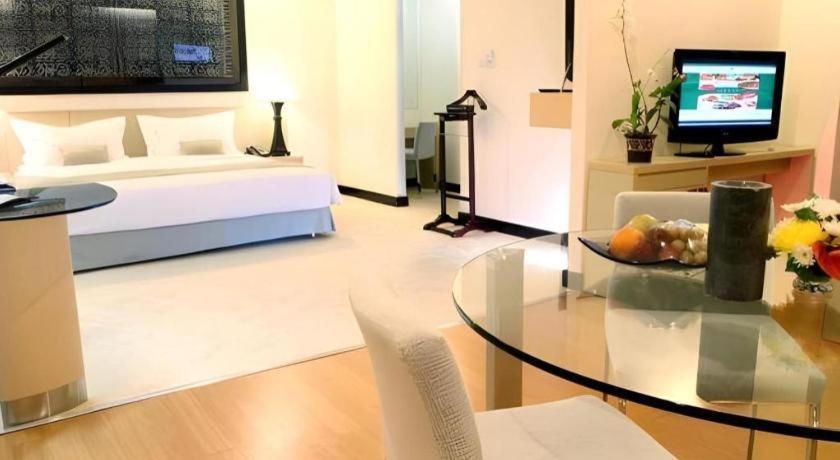 Sintesa Peninsula Hotel Manado Buitenkant foto