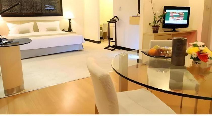 Sintesa Peninsula Hotel Manado Buitenkant foto