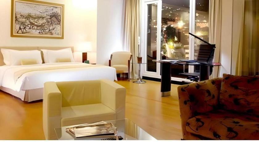 Sintesa Peninsula Hotel Manado Buitenkant foto