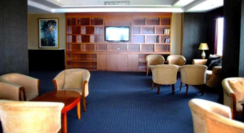 Sintesa Peninsula Hotel Manado Buitenkant foto