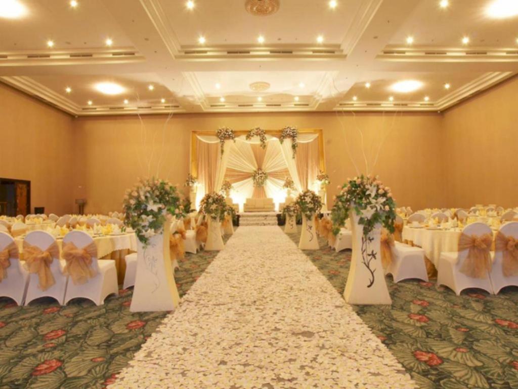 Sintesa Peninsula Hotel Manado Buitenkant foto