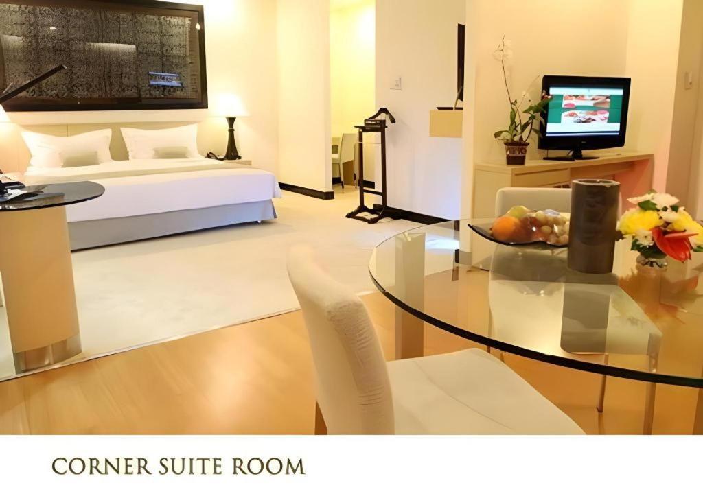 Sintesa Peninsula Hotel Manado Buitenkant foto