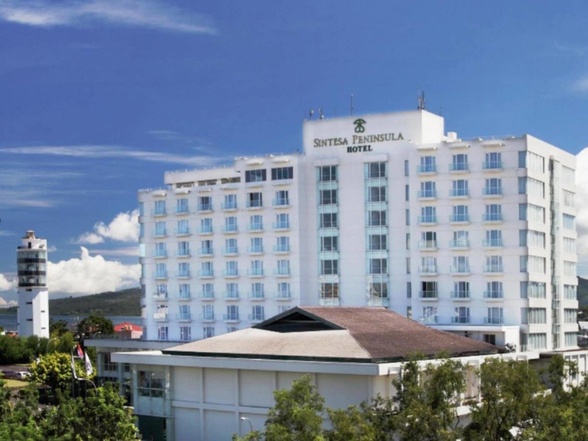 Sintesa Peninsula Hotel Manado Buitenkant foto